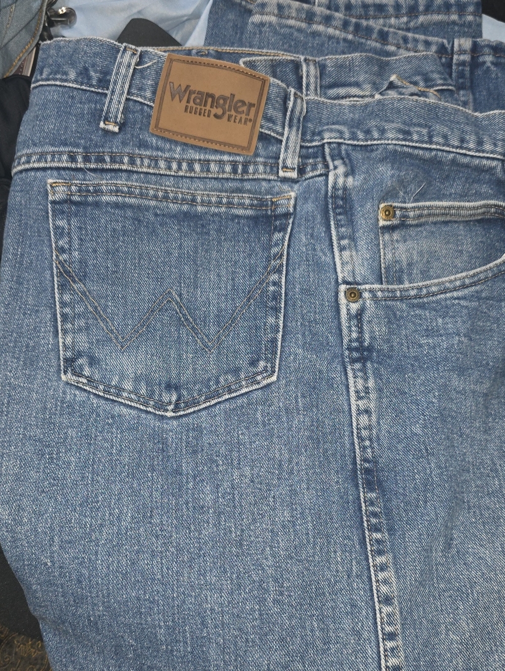 Wrangler Men’s Light Blue Relaxed Fit Denim Jeans 40x32